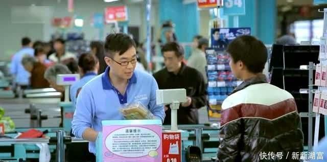 玩具|结账后发现孩子偷拿了个玩具,3位爸爸的不同做法,10年后分高下