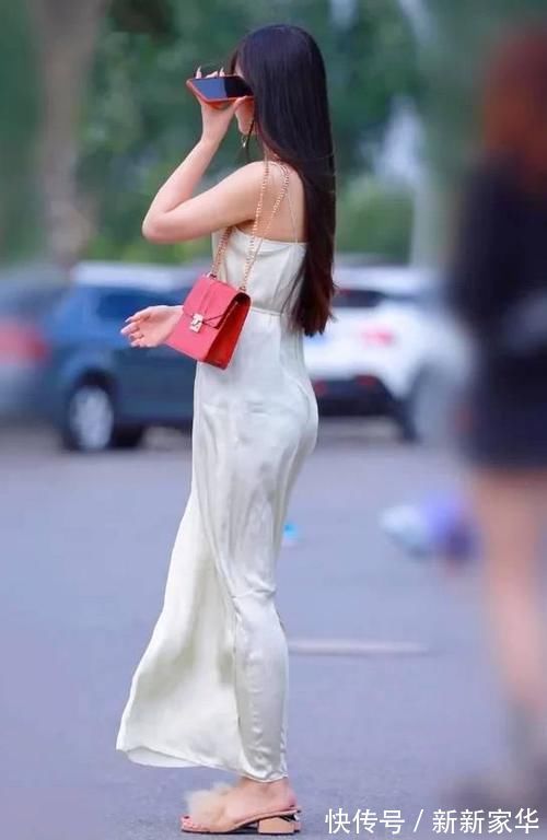 连衣裙 美女穿搭:清凉穿搭个性十足,舒适又时髦的装扮,还真少不了连衣裙