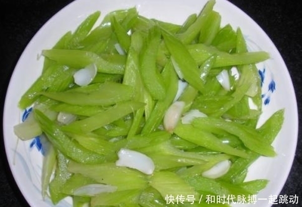 柳柳|哺乳期宝妈饮食要注意,3类食物要少吃,避免母乳减少