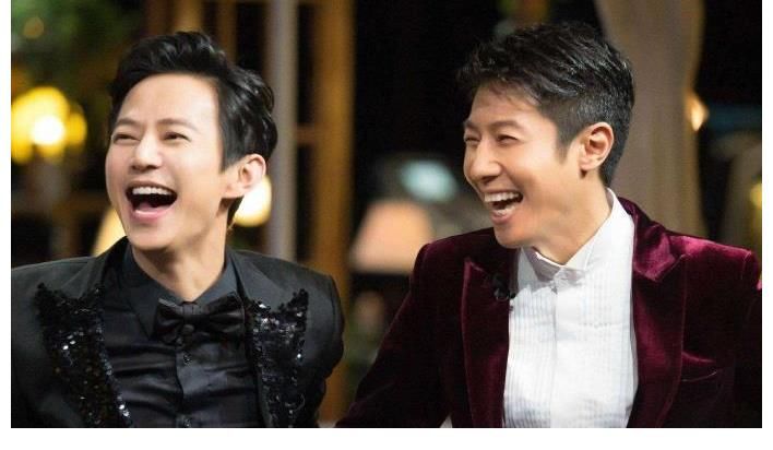 撒貝寧白敬亭缺席，楊蓉為安撫粉絲發(fā)自拍照，疑似錄制《明偵》