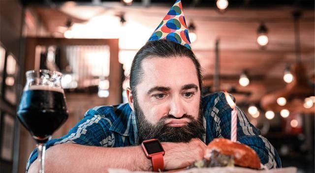 男性|男性衰老时,吃饭期间,往往有3特征,假如没有,恭喜你还年轻