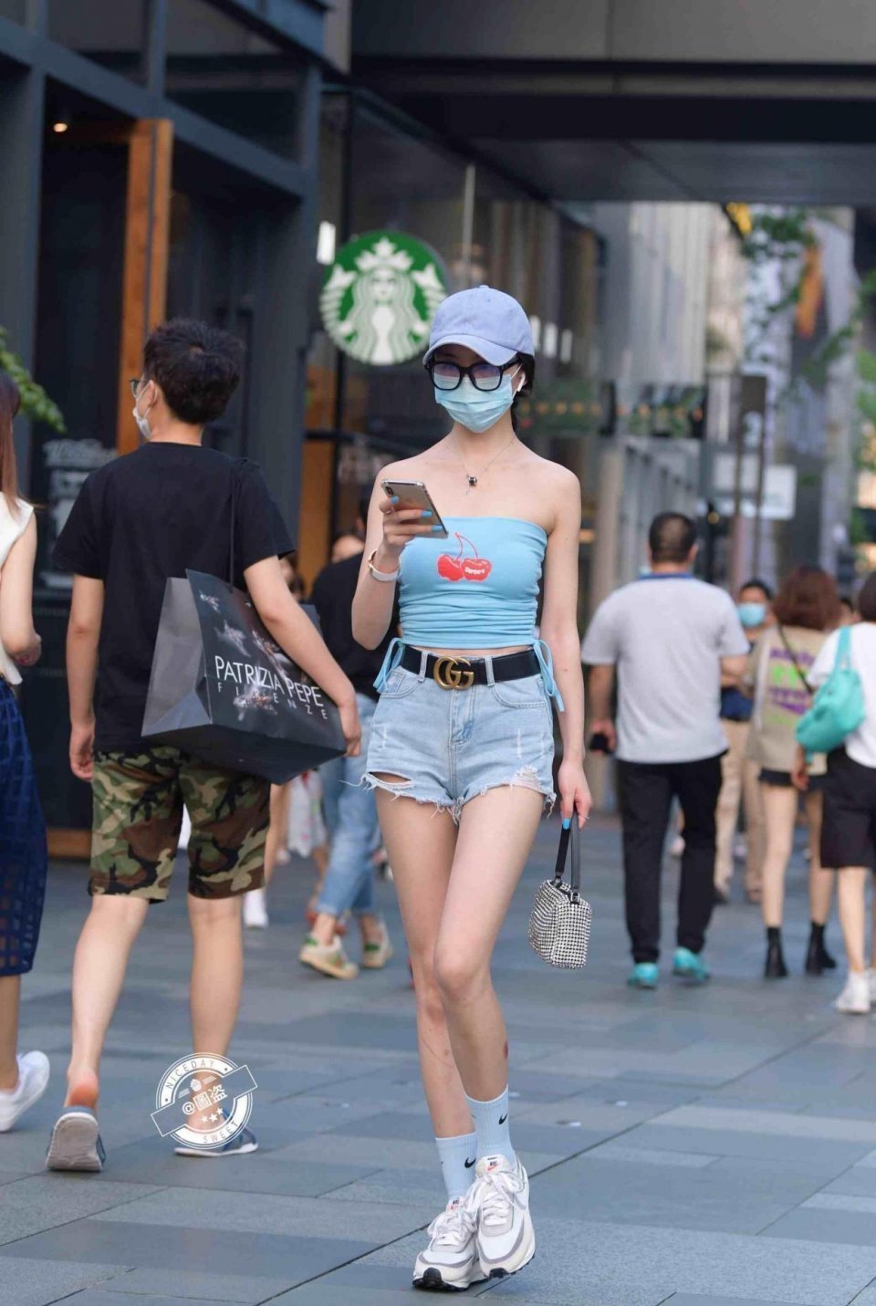 装扮 高贵优雅的瑜伽裤装扮更添清纯美感,唯美清新感十足,仙气飘飘