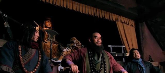 夏侯成|十位梁山好汉之间的五个谜团武松为何不救宋江燕青只是仆人