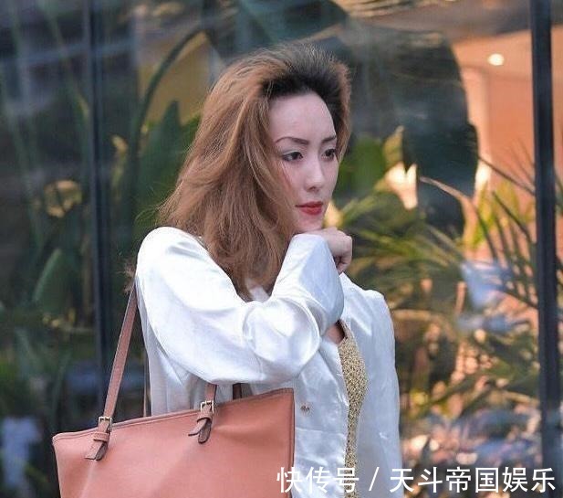 衣服 真丝衬衫优雅透气,不知道怎么搭配看看明星怎么穿!