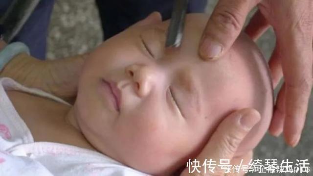 月孙子|奶奶给1个月孙子剃眉毛,1个月后全家慌了神,网友:迷信害人