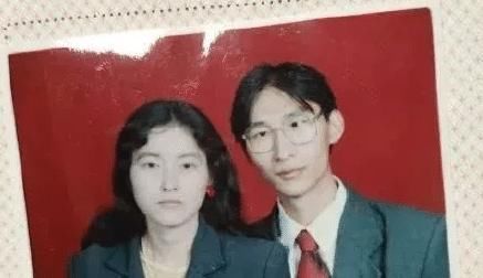 父母|“爸,我妈是被你绑架来的吗”看网友晒爸妈“结婚照”,笑抽了