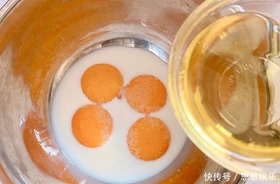 用电饭煲做的蛋糕就是好吃,今天又尝试新做法,看怎么做的呢?