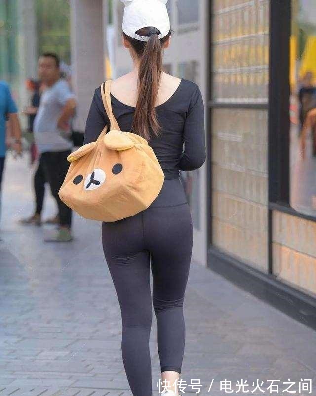 穿搭 光彩夺目的瑜伽裤穿搭尽显随性街头风,简约也是一种美,简单百搭!
