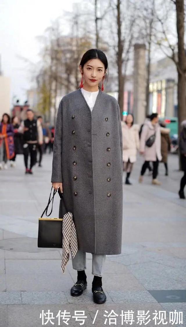 今年火了一种穿搭，叫做“大衣＋长裤”，最适合小个子，很显高