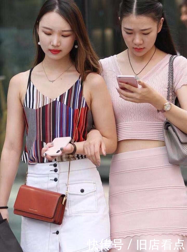 女人|街拍:苗条美丽很迷人的大姐姐,性感时尚爱打扮的女人很美!