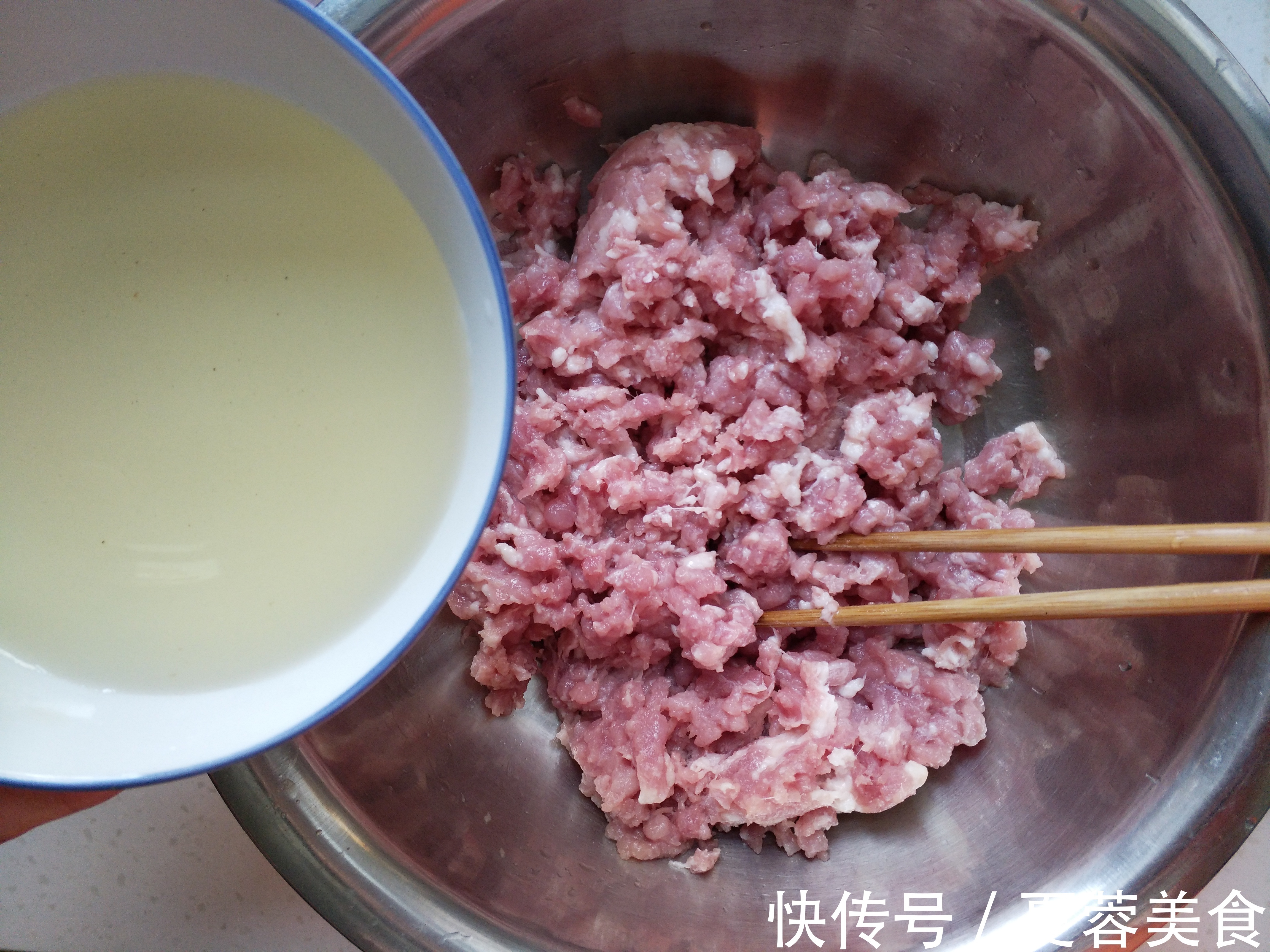 它被称为“天然消炎菜”,做馅蒸包子真好吃,做一次吃一周