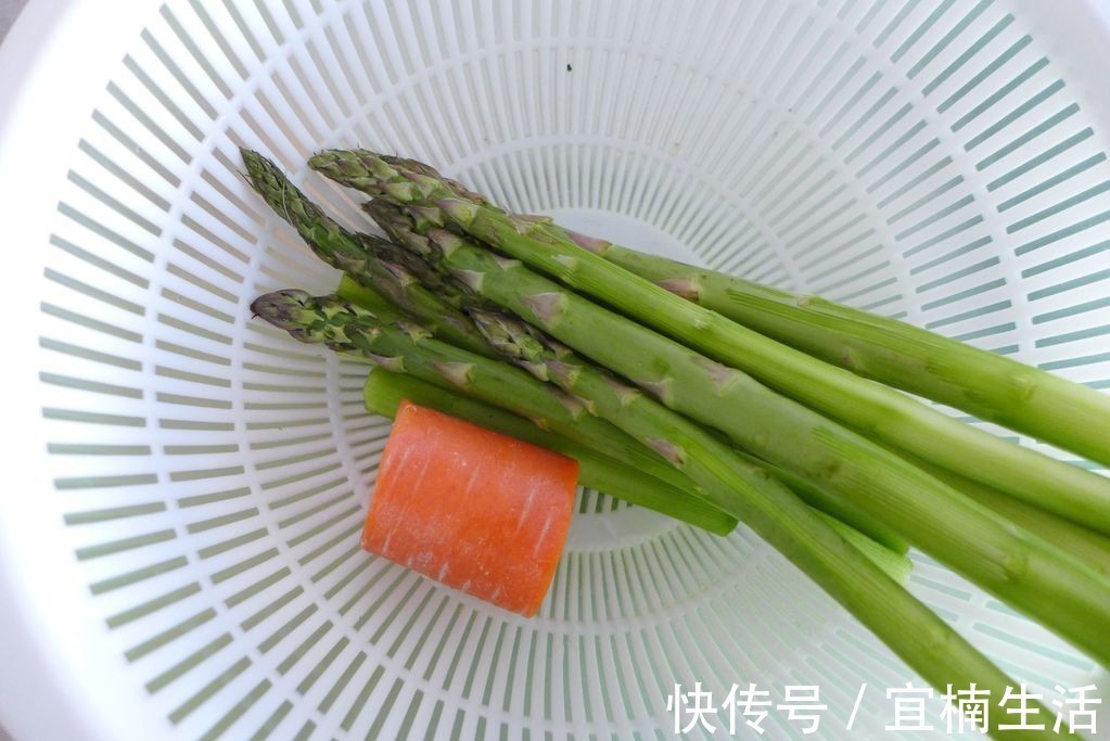 虾仁|芦笋和虾仁的完美组合，随手一炒，鲜美下饭，清爽解腻