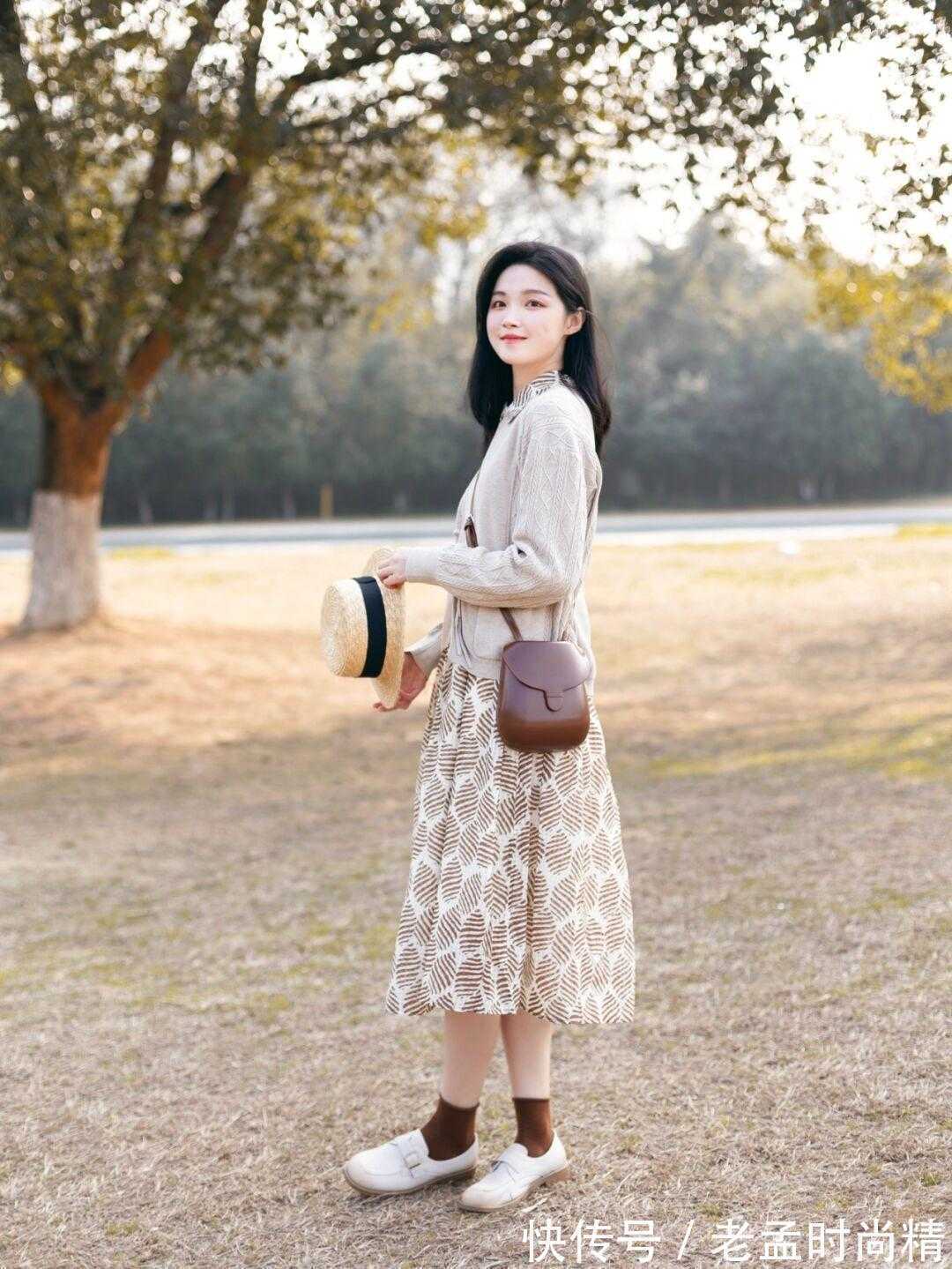 半身裙|小个子女生初春该穿的小裙子? 看看2022年款,这2款可能更适合你