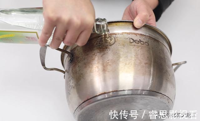 不锈钢锅的黄渍难清除?只需一招,不用任何洗涤剂,轻松去除黄渍