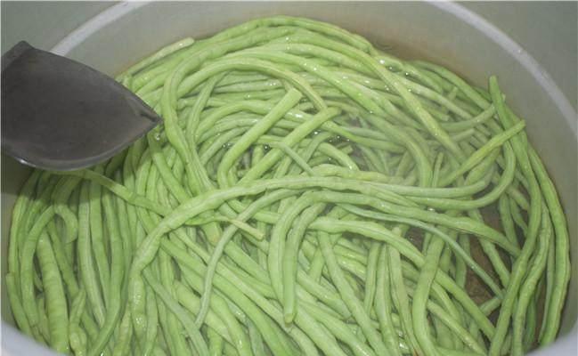 保鲜|农村大妈把几十斤豆角这样做，保鲜三年稀罕土物比牛羊肉珍贵