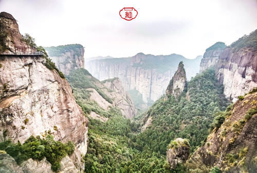 老年|浙江有个老牌景区，架在悬崖间的桥造型都很“奇怪”，变成新网红