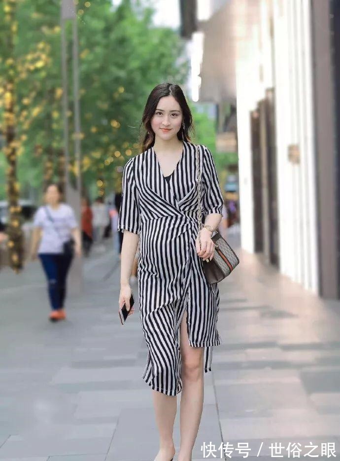 笑容|气质准妈妈，时髦的穿搭，展现最“慈祥”的笑容