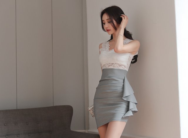 孙允珠两款职业包臀裙穿搭，显成熟女人味，哪款显凹凸好身材?