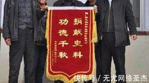 李渊!长沙退休教师,无意间翻出祖传文物,不料专家却带来了一面锦旗!