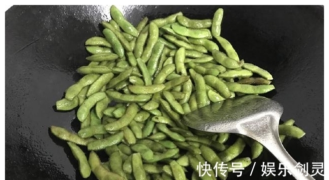 臭豆腐|这菜闻着臭，吃着香，尝一口就能让你停不下来，一斤根本不够吃