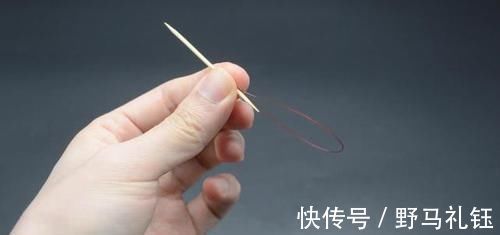 小技巧|不管多小的针眼，一根牙签就能搞定，又快又准0失误，太有用了