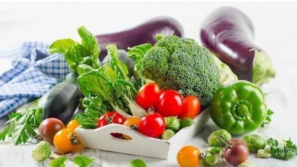 绿叶蔬菜|不想血糖坐“过山车”,糖尿病患者的晚餐就该此样吃,早知早受益