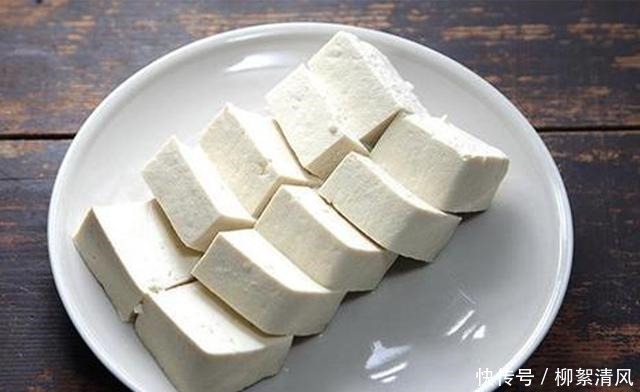 翻炒均匀|自创的菜肴,朋友却说是“黑暗料理”,下一秒竟连吃两大碗