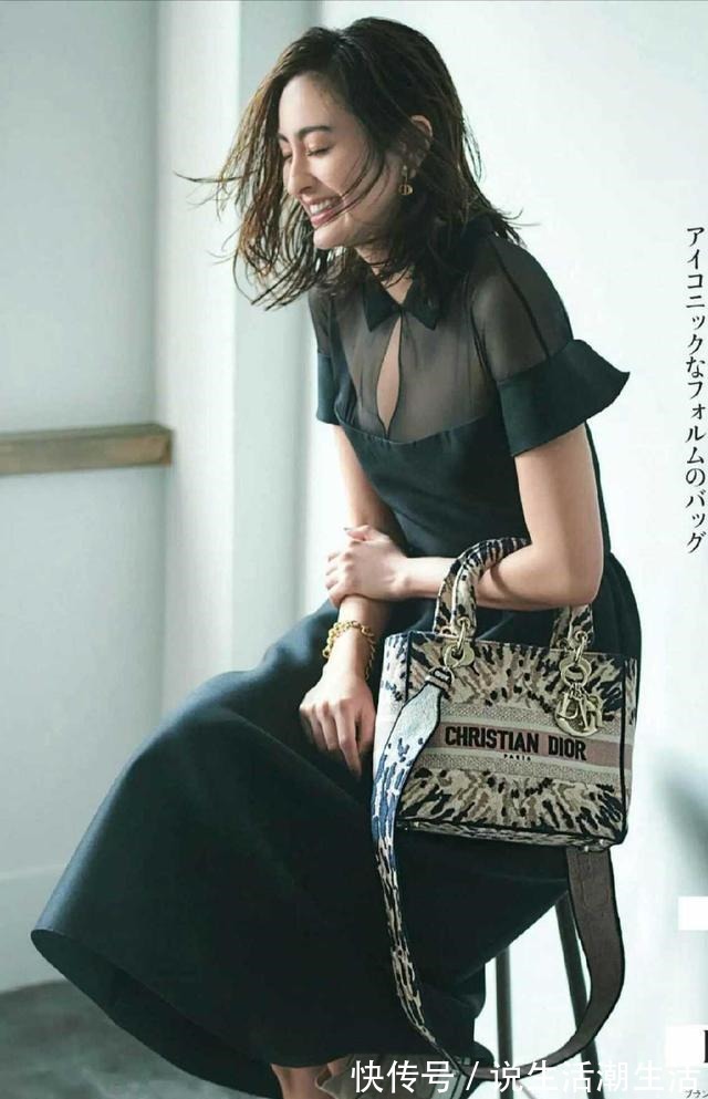 百搭 四十多岁别乱选衣服!日本模特最爱的几款单品搭配,实用又百搭!