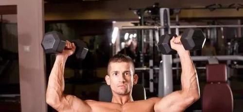 雕刻|谁说背部肌肉线条不容易雕刻?一对哑铃练出你的背部线条