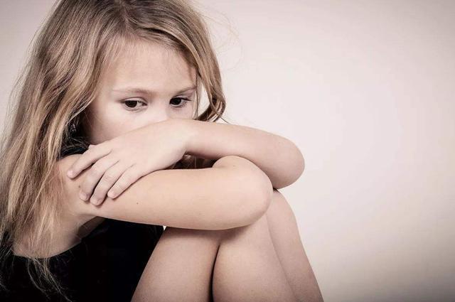 自卑|孩子的这3种行为，其实是“自卑”的表现，很多家长还在沾沾自喜