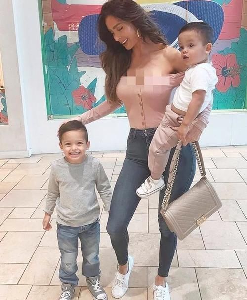 s超模孕妇怀孕差距大,孕期8个月小腹平坦且有腹肌,像怀了个假孕