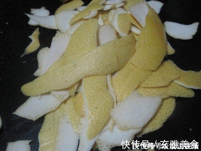 泡脚|泡脚时放”它“进去,什么脚气、冻疮呀都去光,就连小腿都瘦了!