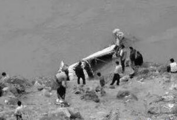 中龙$揭秘2000年山东坠龙事件,村民目击黑白双龙,专家的解释无人敢信