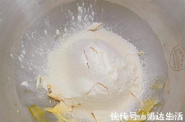 想吃饼干自己在家做,香酥美味,一口一个,比买来的好吃百倍