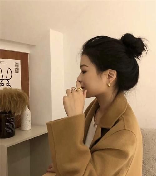 扎丸子头像“顶手雷”？教你3个小技巧，减龄还俏皮，解决小尴尬