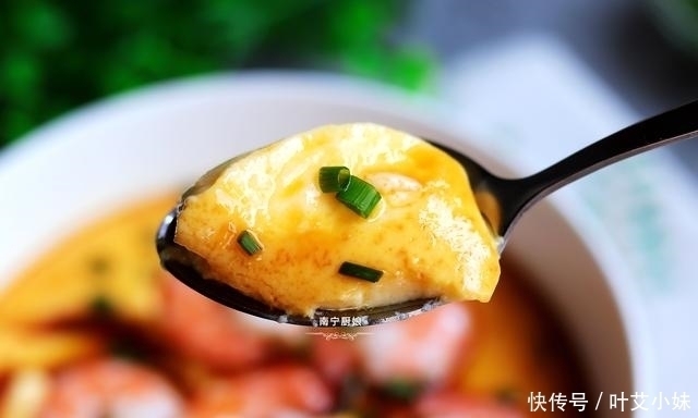  大人|秋天吃肉不如吃这碗鸡蛋羹，鲜嫩爽滑又营养美味，大人小孩都爱吃