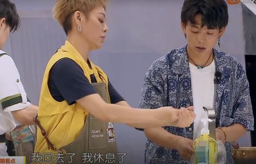宁静|《中餐厅5》宁静和黄晓明争吵，生气不吃饭，黄晓明沉默但不认错