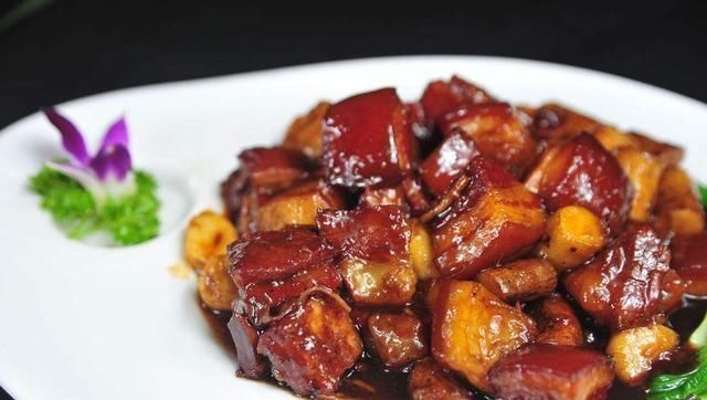 猪肉|红烧肉很多人都做错了，多加了这种调料，难怪猪肉的口感很柴