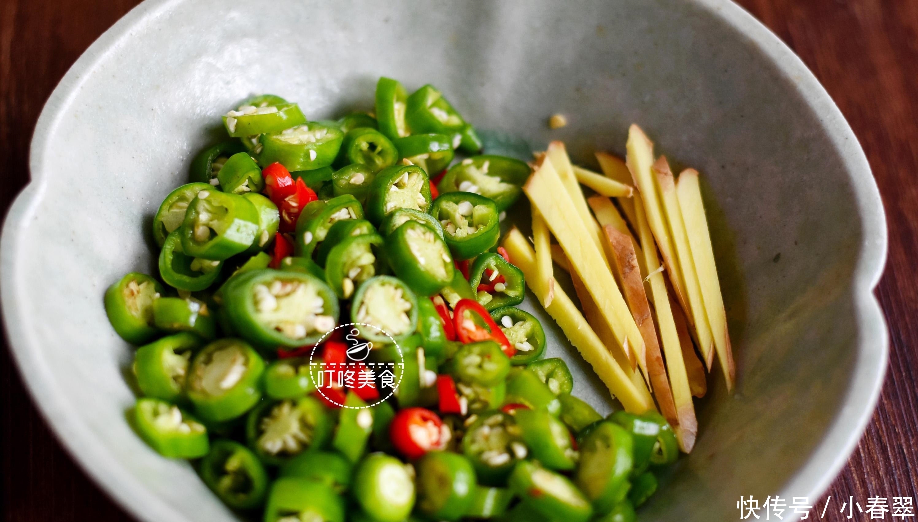 河虾最好吃的做法,简单一炒太香了,学会此做法,三斤都不够吃