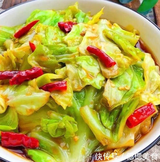 好吃|手撕包菜别直接焯水，这一步很关键，教你正确方法，鲜香爽脆好吃