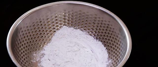 比例|做凉皮太复杂了,教你一种懒人做法,掌握淀粉水的比例很重重要