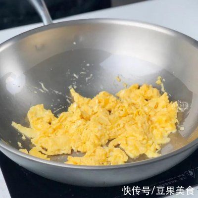 韭菜素馅包别再炒着吃，学我这样做，孩子抢着吃