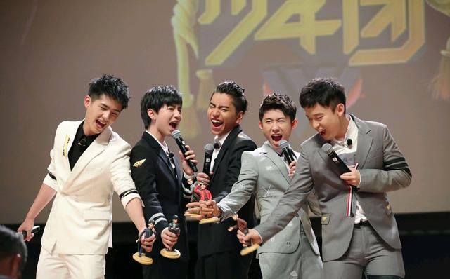 《恰好是少年》录制，王俊凯状态回归，与董子健、刘昊然结伴出行