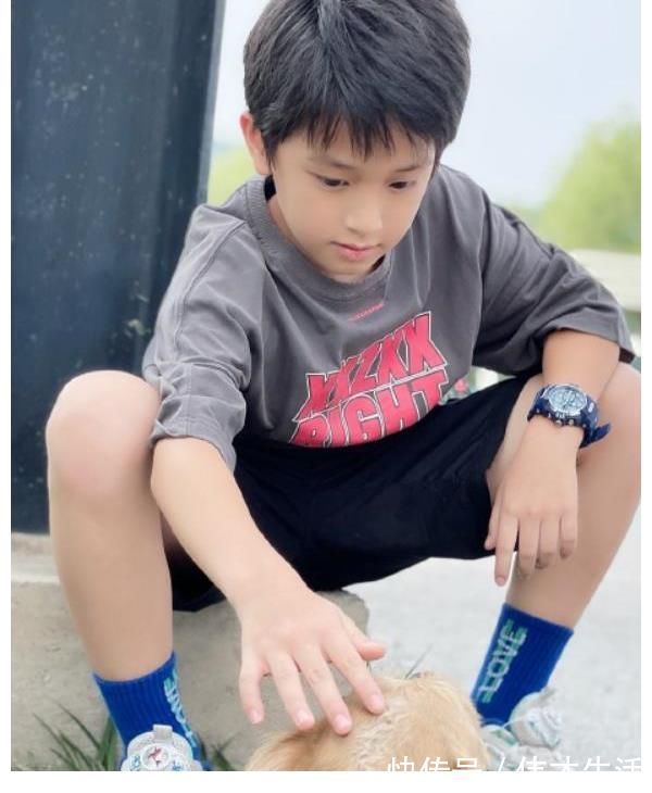 爸爸去哪兒四年后，楊陽(yáng)洋秀氣，阿拉蕾精致，看見Kimi：男神