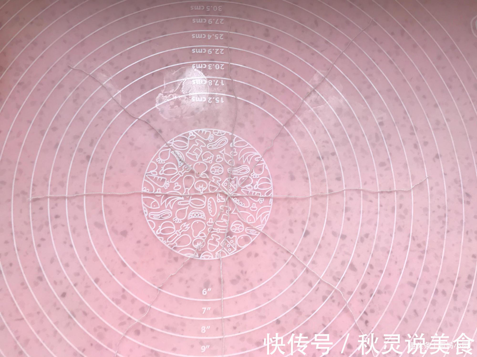 南瓜别煮粥了,加点面粉做此物,色泽金黄又营养,大小朋友都爱吃