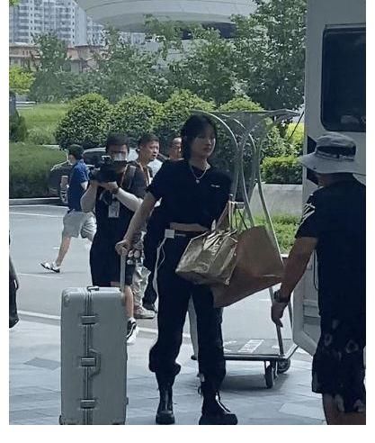 中餐廳5|《中餐廳5》路透，周也丁真逛超市顏值扛打，姚安娜蠻腰搶鏡