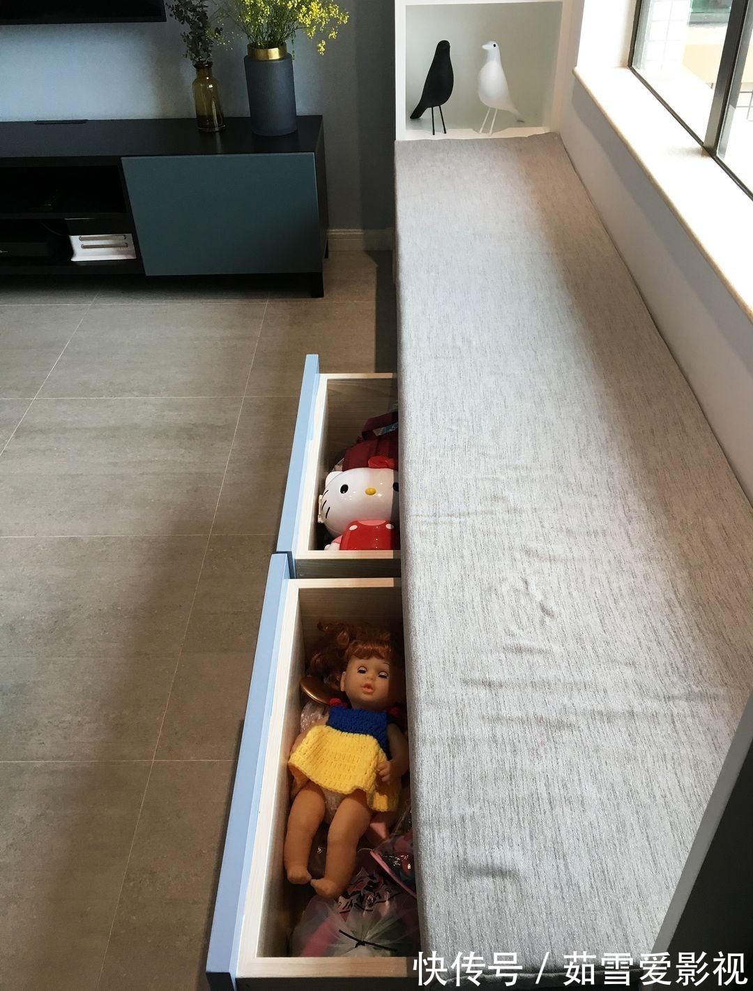 沙发|窗台空间就浪费了?看看这位女士的家,窗台不仅是沙发还能储物