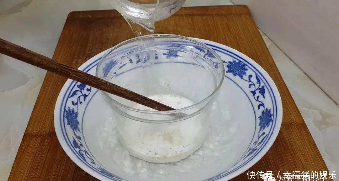 面粉别炸油条了，锅里炸一炸，做出特色小零食，比薯片麻花还好吃