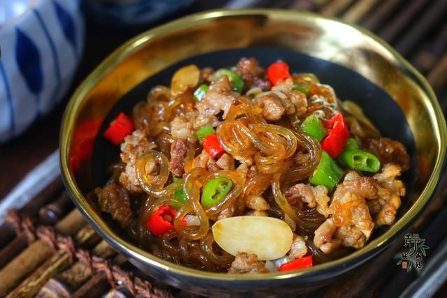 关键点|做肉末炒粉条，记住两个关键点，不管放多久，粉条都不粘不坨