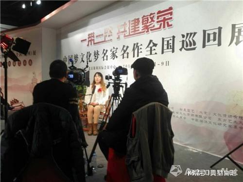 画家#赵美舒在北京保利国际会展中心展览现场即兴书法画山水,被赞好笔